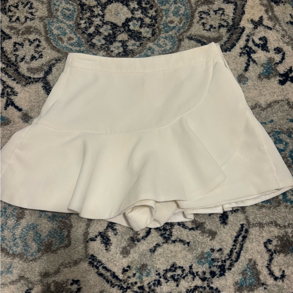 DO+BE White Mini Skirt
